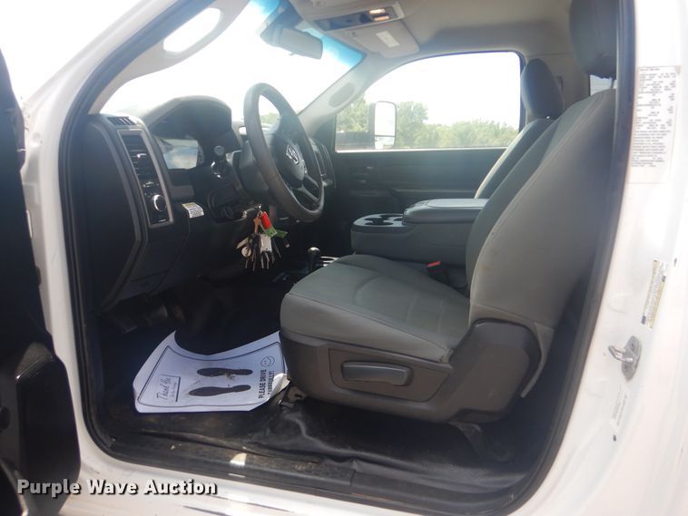 image for item GY9885 2014 Dodge Ram 5500  bucket truck