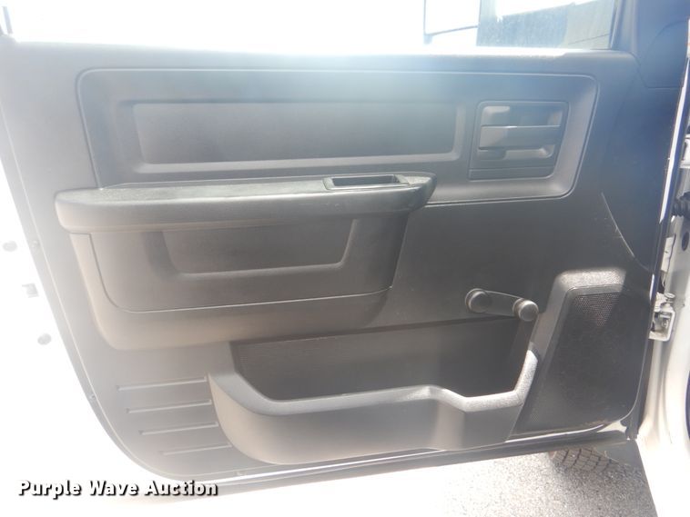 image for item GY9885 2014 Dodge Ram 5500  bucket truck