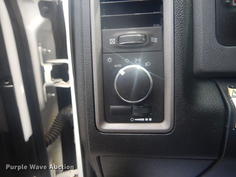 image for item GY9885 2014 Dodge Ram 5500  bucket truck