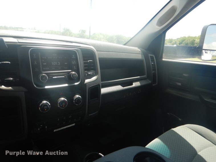 image for item GY9885 2014 Dodge Ram 5500  bucket truck