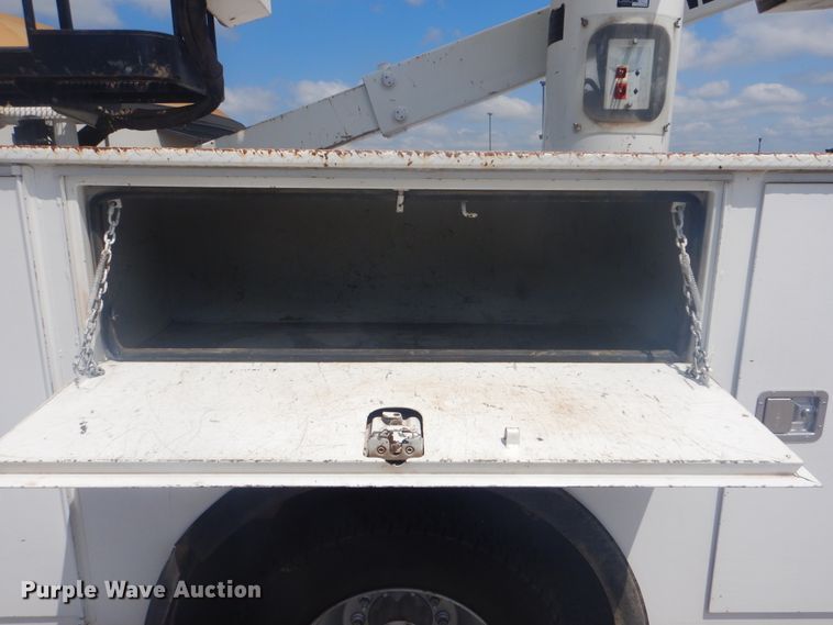 image for item GY9885 2014 Dodge Ram 5500  bucket truck