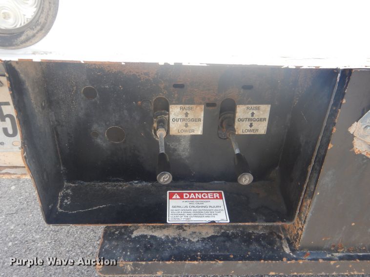 image for item GY9885 2014 Dodge Ram 5500  bucket truck