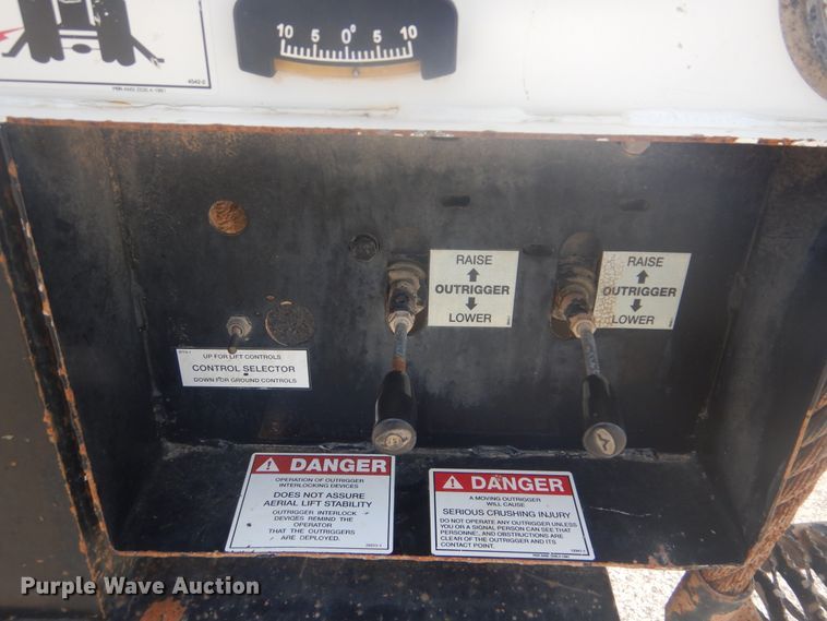 image for item GY9885 2014 Dodge Ram 5500  bucket truck