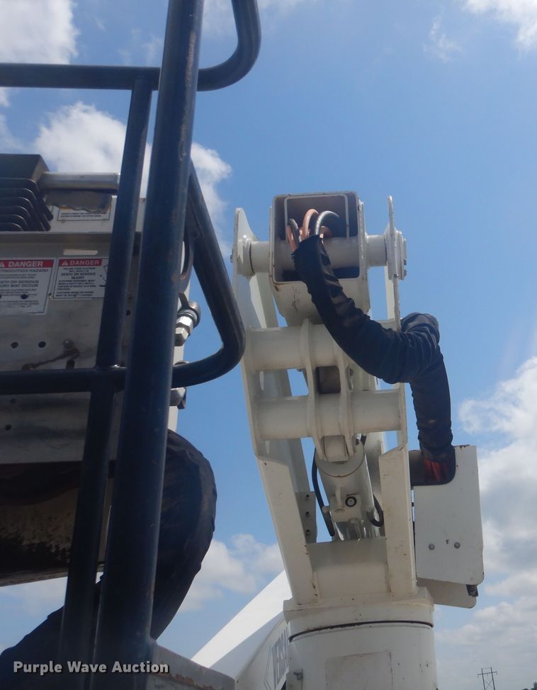 image for item GY9885 2014 Dodge Ram 5500  bucket truck