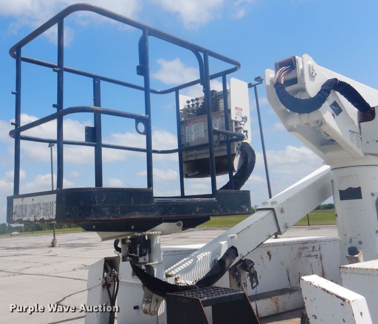 image for item GY9885 2014 Dodge Ram 5500  bucket truck