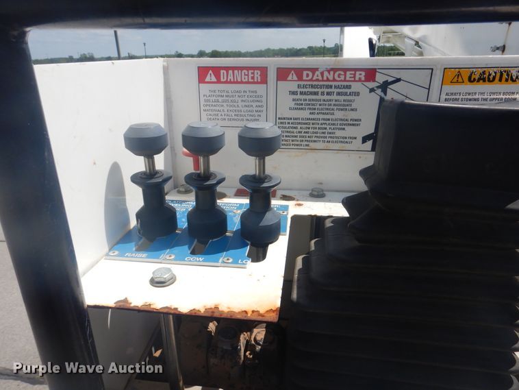 image for item GY9885 2014 Dodge Ram 5500  bucket truck