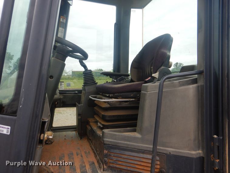 image for item GY9890 2013 John Deere 244J  wheel loader