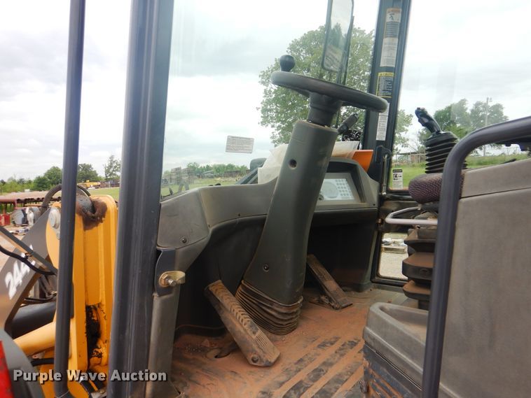 image for item GY9890 2013 John Deere 244J  wheel loader