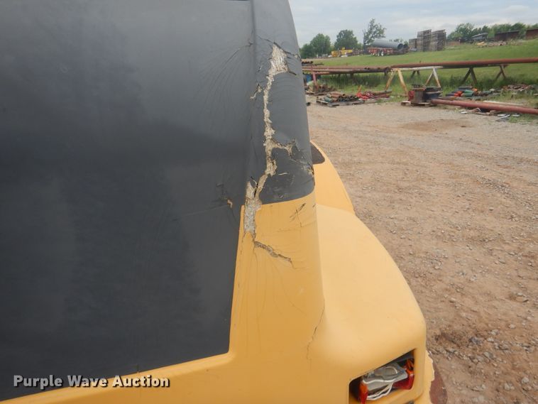 image for item GY9890 2013 John Deere 244J  wheel loader