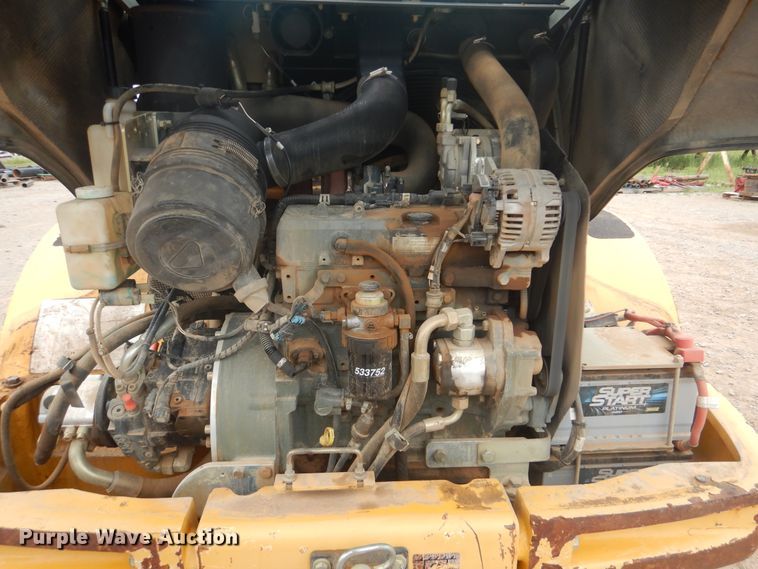 image for item GY9890 2013 John Deere 244J  wheel loader