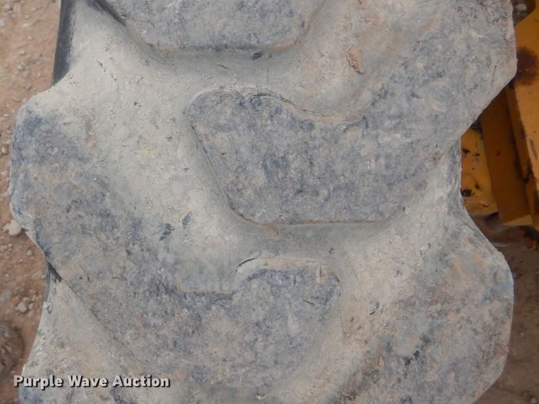 image for item GY9890 2013 John Deere 244J  wheel loader