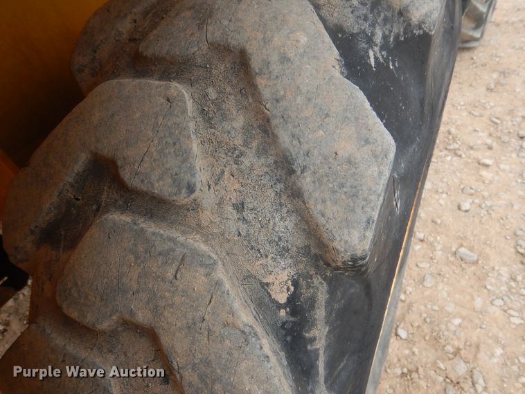 image for item GY9890 2013 John Deere 244J  wheel loader