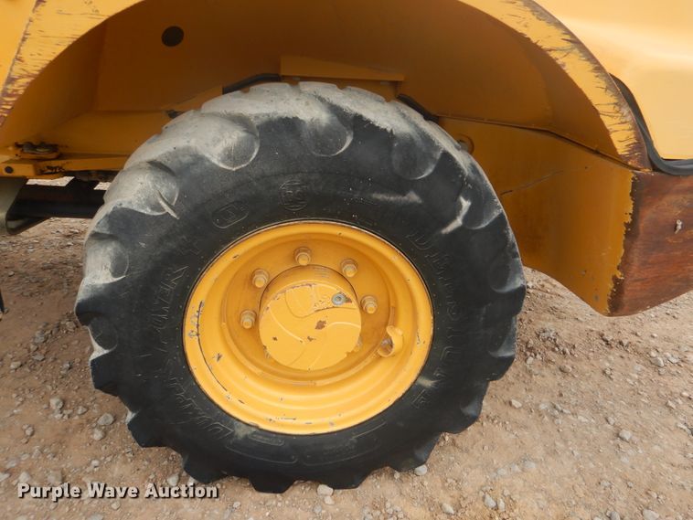 image for item GY9890 2013 John Deere 244J  wheel loader