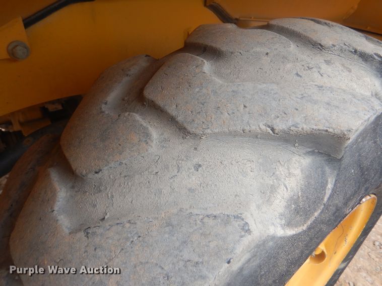 image for item GY9890 2013 John Deere 244J  wheel loader