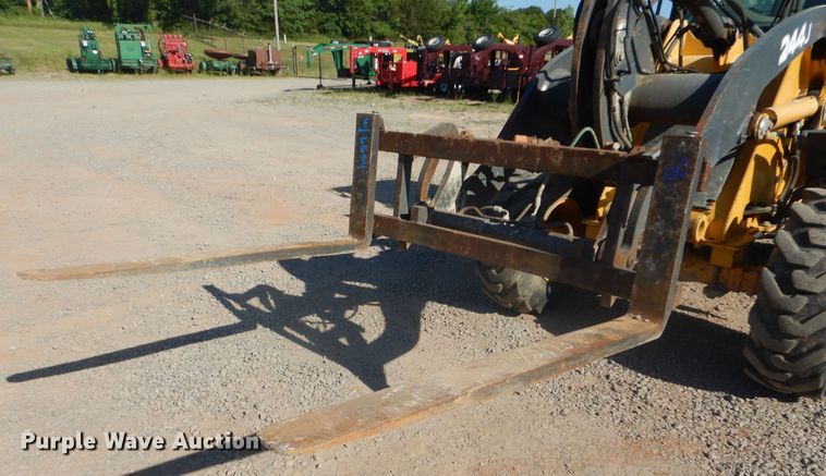 image for item GY9890 2013 John Deere 244J  wheel loader