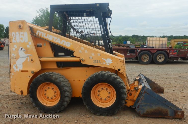 image for item GY9891 1998 Mustang 2050  skid steer loader