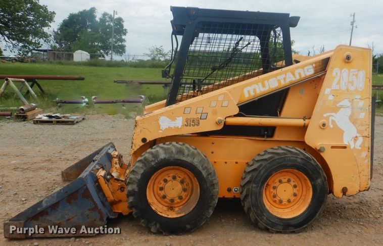 image for item GY9891 1998 Mustang 2050  skid steer loader