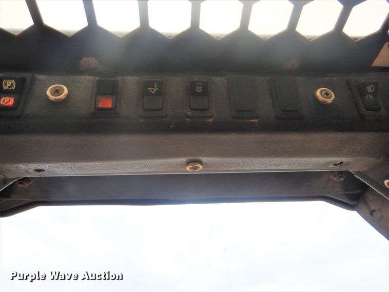 image for item GY9891 1998 Mustang 2050  skid steer loader