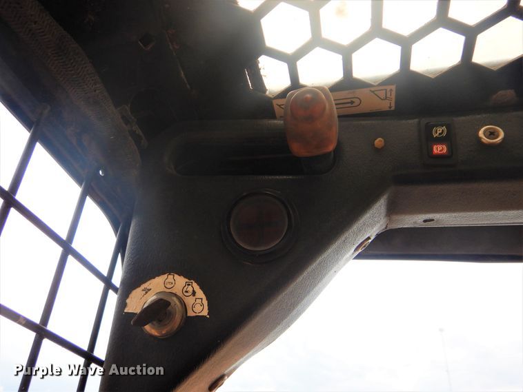 image for item GY9891 1998 Mustang 2050  skid steer loader