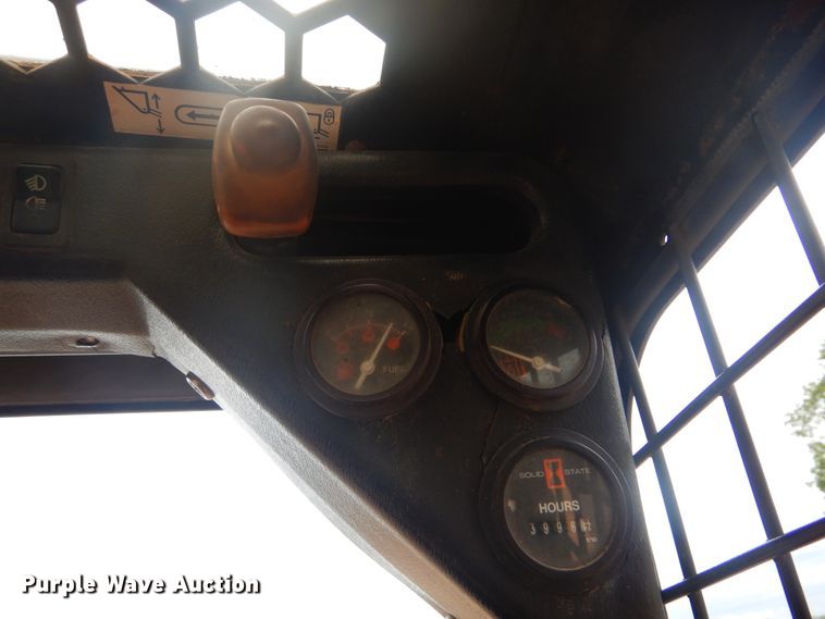 image for item GY9891 1998 Mustang 2050  skid steer loader