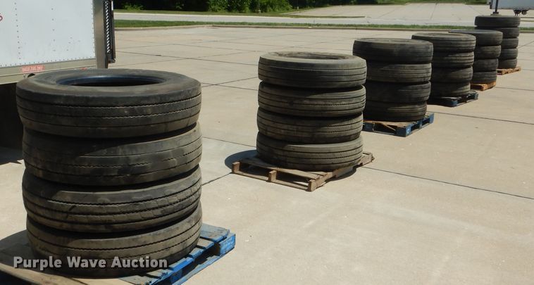 image for item HM9515 (25) 11R24.5 tires