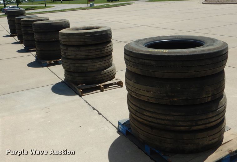 image for item HM9515 (25) 11R24.5 tires