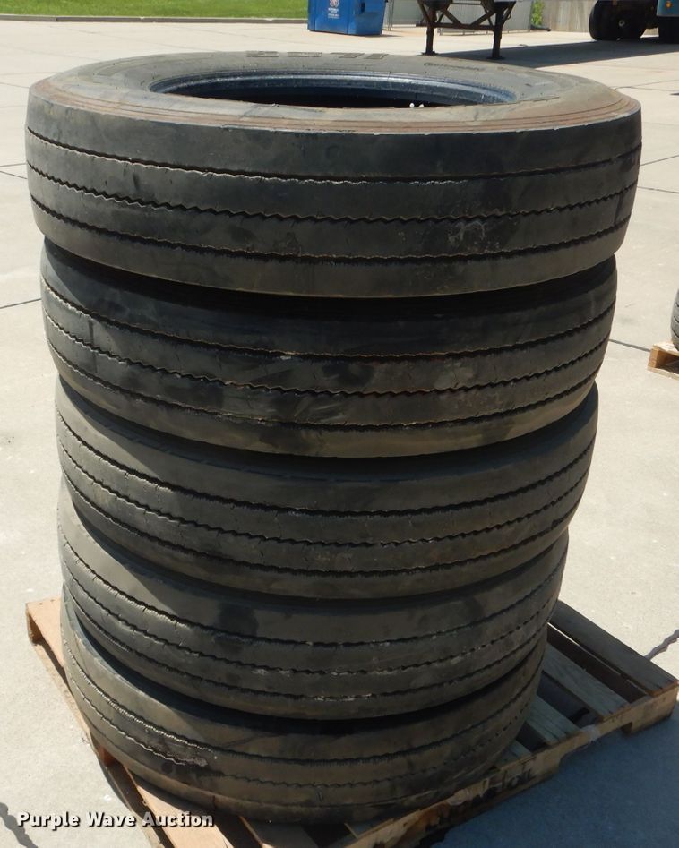 image for item HM9515 (25) 11R24.5 tires
