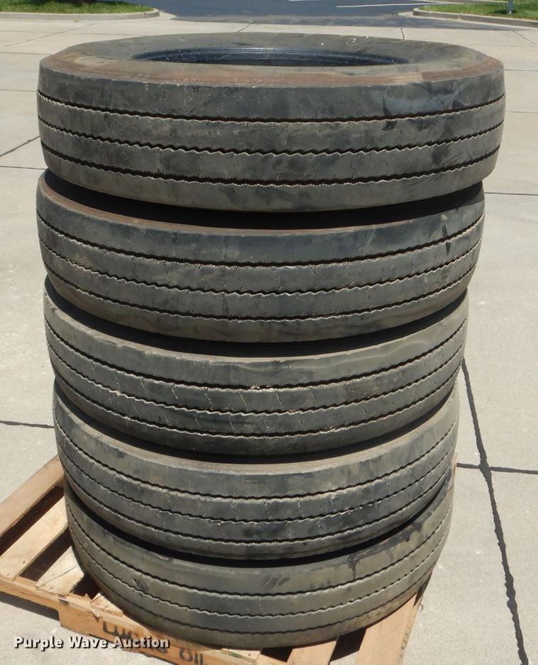 image for item HM9515 (25) 11R24.5 tires