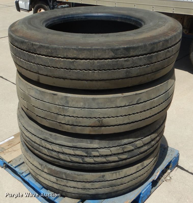 image for item HM9515 (25) 11R24.5 tires