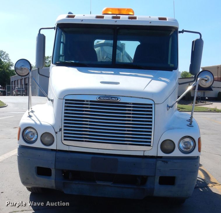 image for item HS9552 2002 Freightliner Century Class ST  semi truck