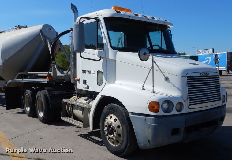 image for item HS9552 2002 Freightliner Century Class ST  semi truck