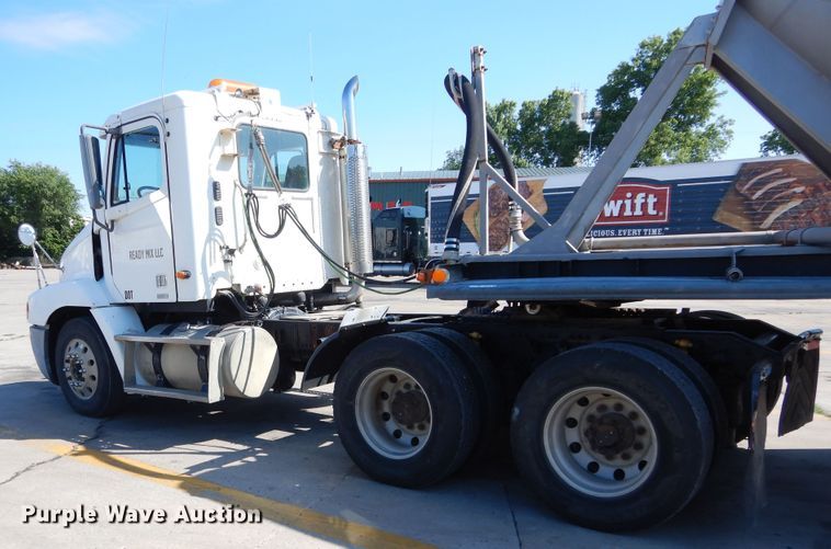 image for item HS9552 2002 Freightliner Century Class ST  semi truck