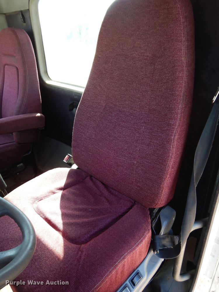 image for item HS9552 2002 Freightliner Century Class ST  semi truck