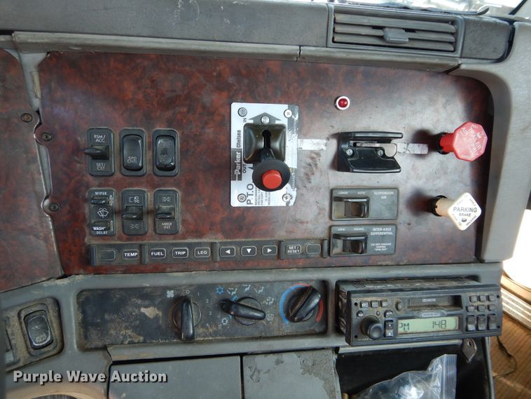 image for item HS9552 2002 Freightliner Century Class ST  semi truck