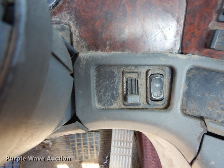 image for item HS9552 2002 Freightliner Century Class ST  semi truck