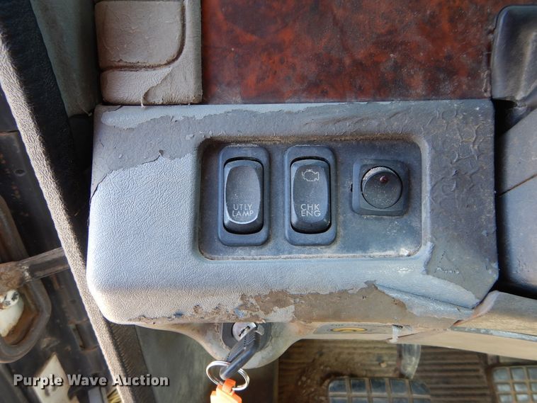 image for item HS9552 2002 Freightliner Century Class ST  semi truck