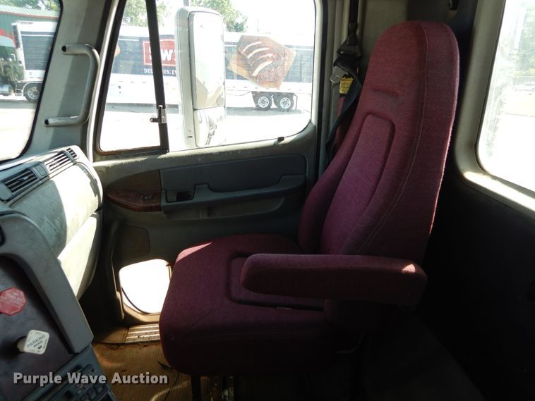 image for item HS9552 2002 Freightliner Century Class ST  semi truck