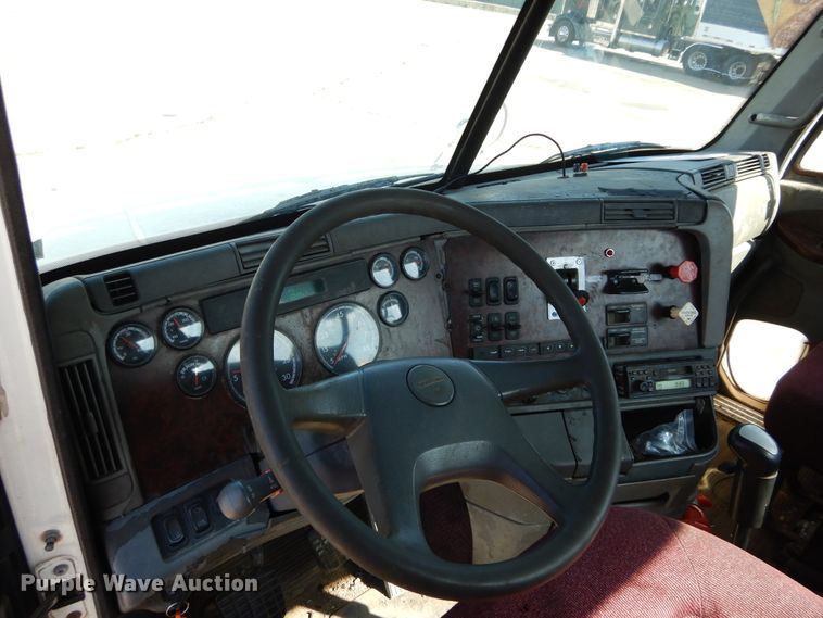 image for item HS9552 2002 Freightliner Century Class ST  semi truck