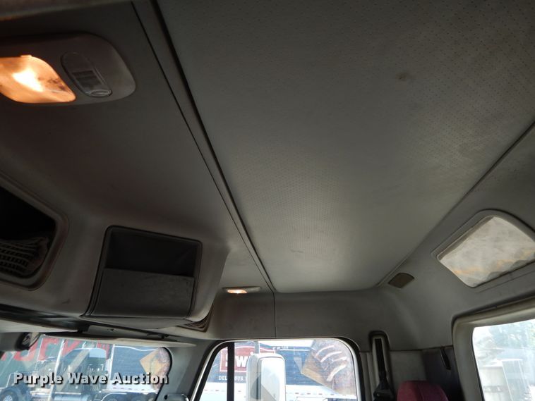 image for item HS9552 2002 Freightliner Century Class ST  semi truck