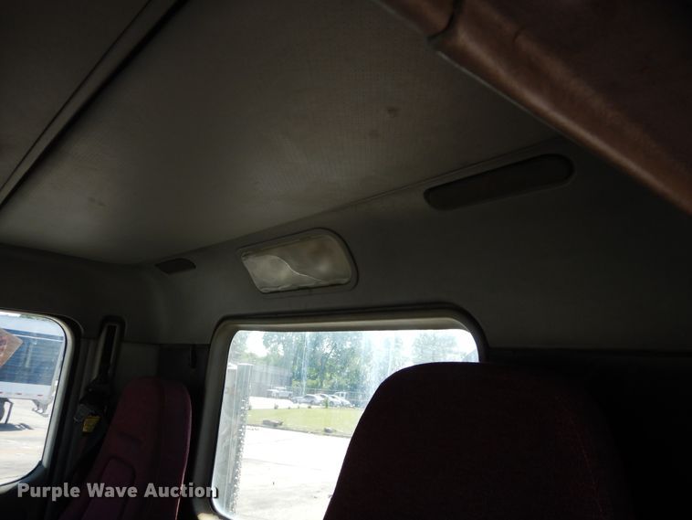 image for item HS9552 2002 Freightliner Century Class ST  semi truck