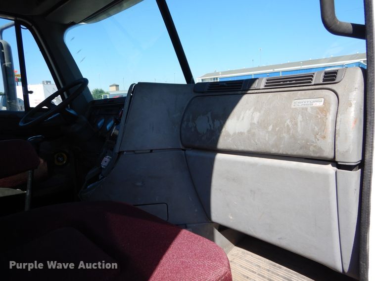 image for item HS9552 2002 Freightliner Century Class ST  semi truck