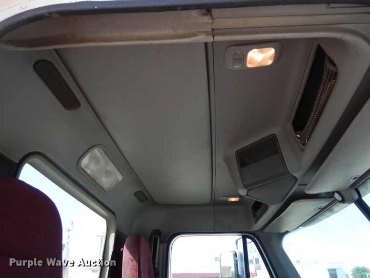 image for item HS9552 2002 Freightliner Century Class ST  semi truck