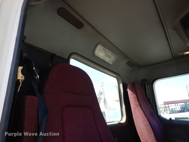 image for item HS9552 2002 Freightliner Century Class ST  semi truck