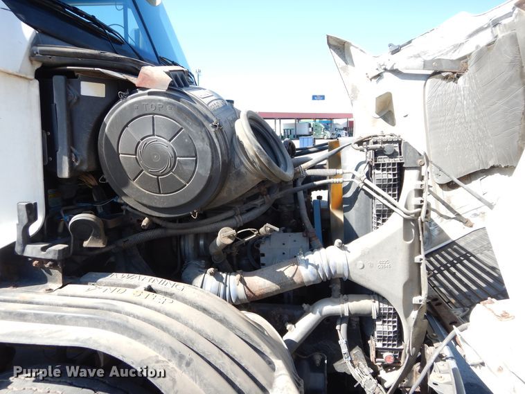 image for item HS9552 2002 Freightliner Century Class ST  semi truck