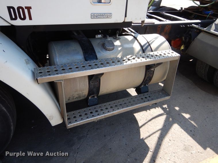 image for item HS9552 2002 Freightliner Century Class ST  semi truck