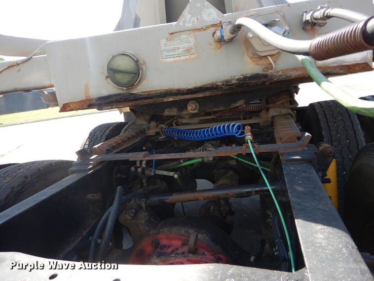 image for item HS9552 2002 Freightliner Century Class ST  semi truck