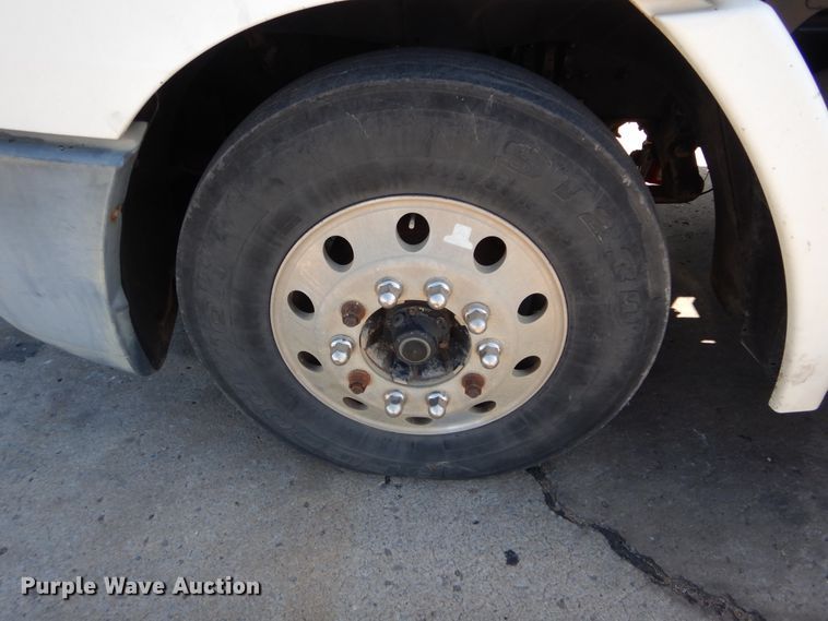 image for item HS9552 2002 Freightliner Century Class ST  semi truck