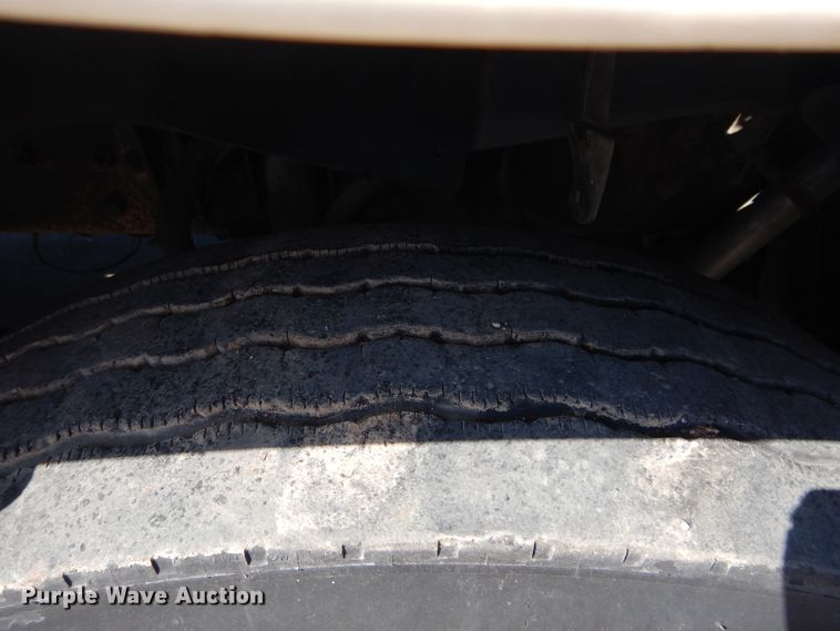 image for item HS9552 2002 Freightliner Century Class ST  semi truck