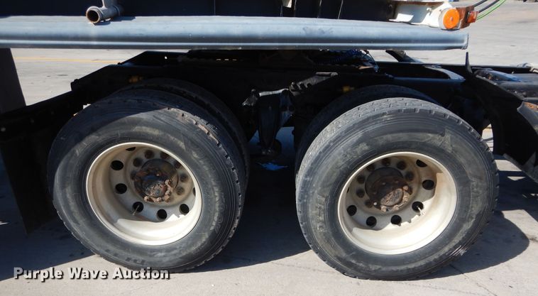 image for item HS9552 2002 Freightliner Century Class ST  semi truck