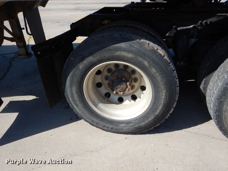 image for item HS9552 2002 Freightliner Century Class ST  semi truck